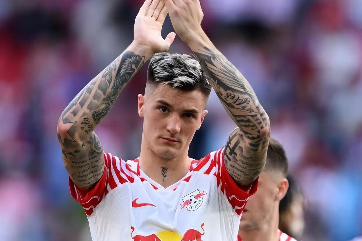 包含阿森纳遗憾落败，全队表现不佳的词条