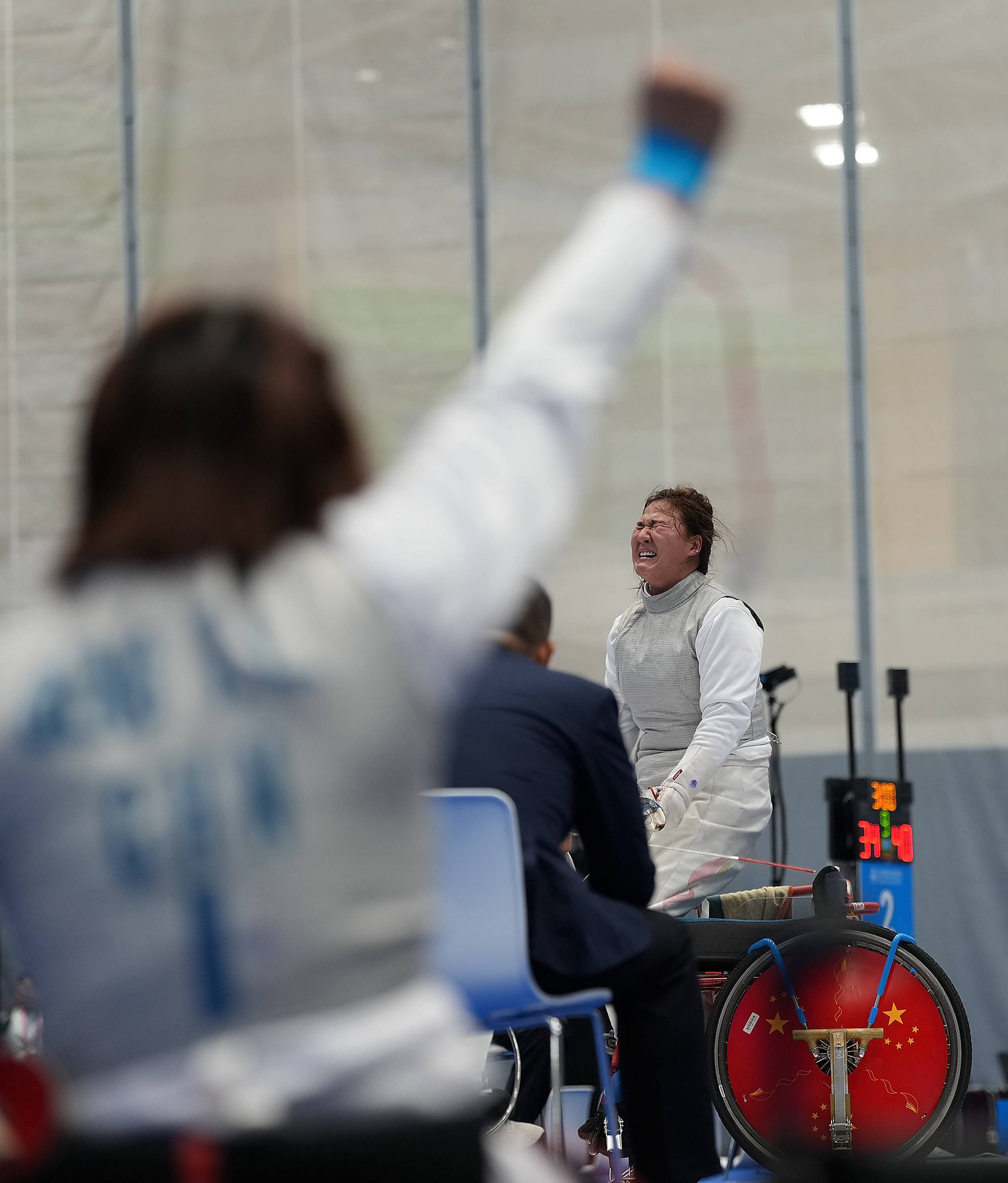 亚洲击剑选手力压群雄，夺得女子团体金牌