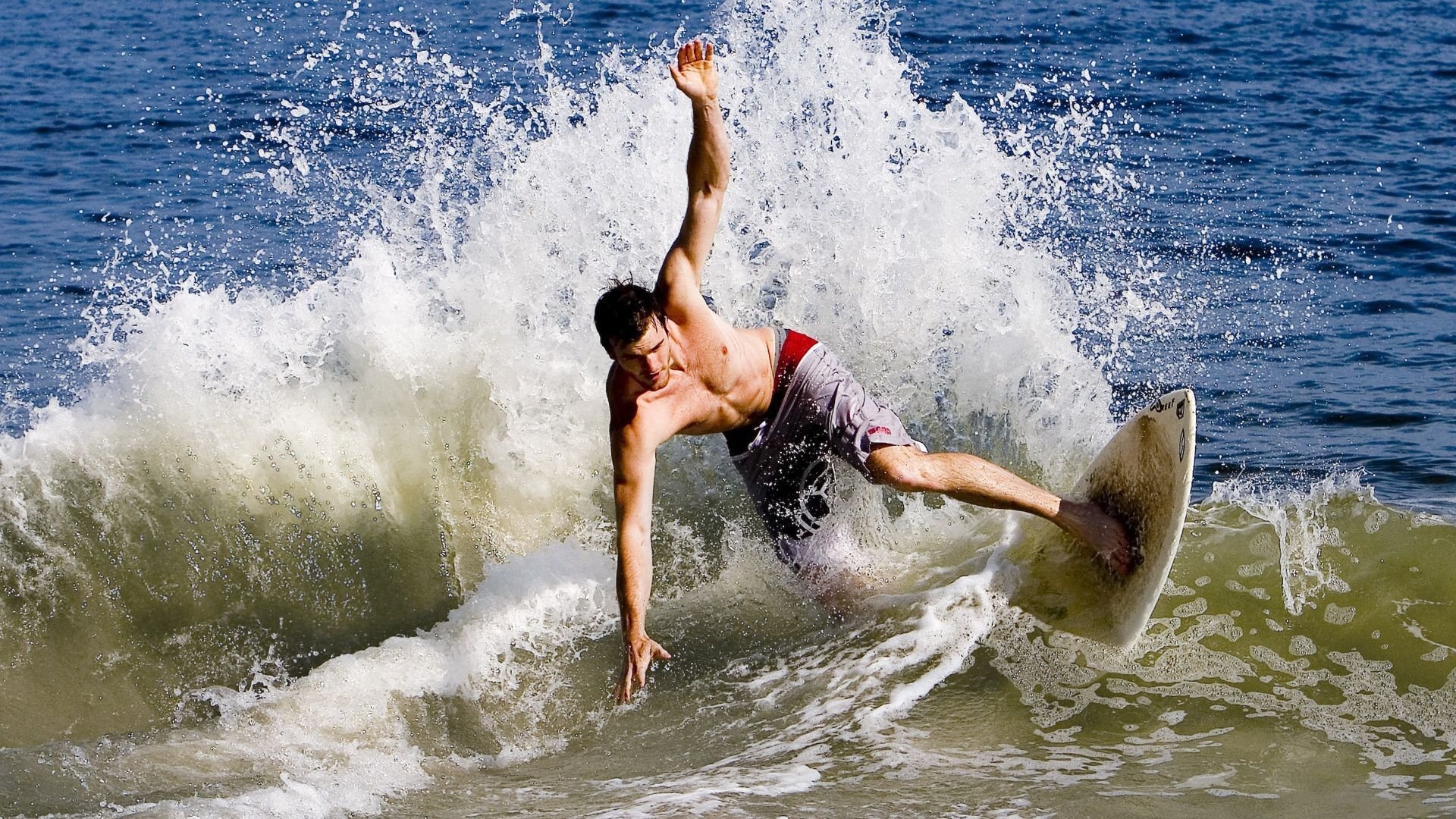 开云下载-绿茵场上的双重变奏，弗拉霍维奇爆发与爱尔兰强势拿下德国的战术启示