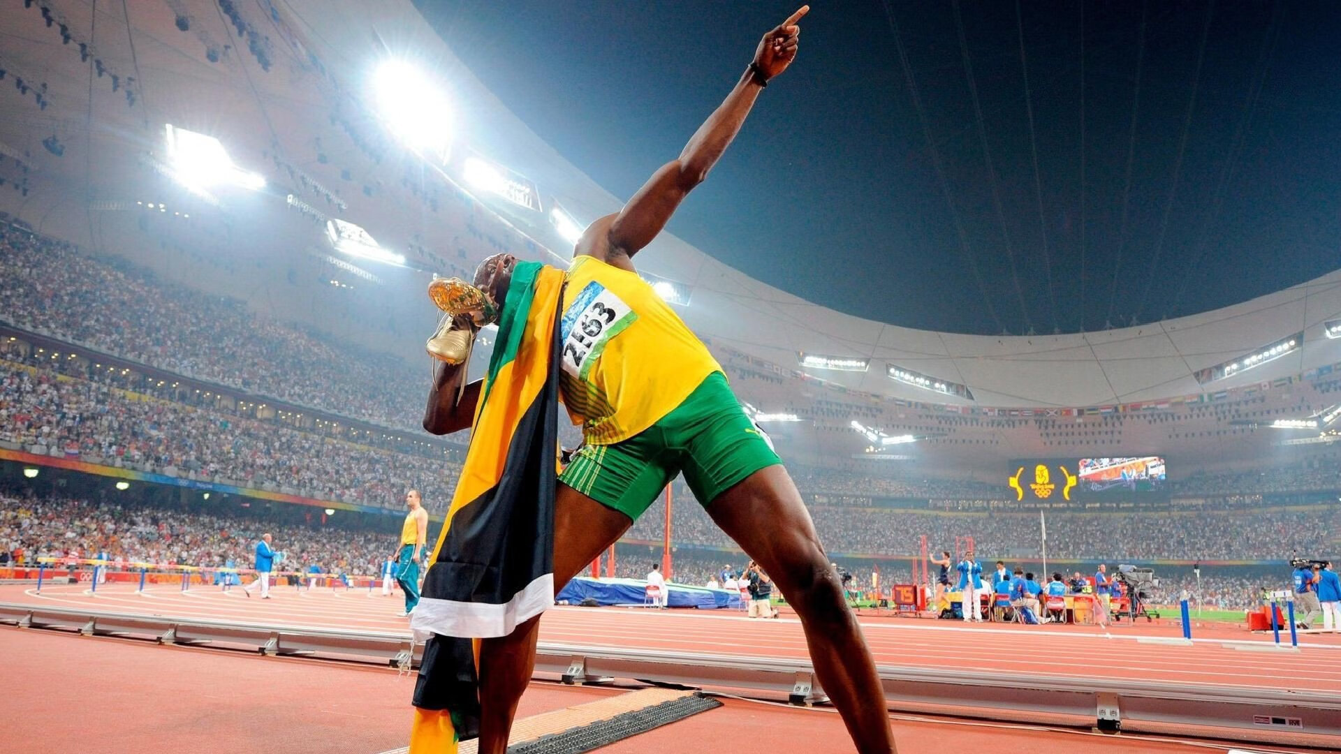 赛道与赛场,当F1引擎轰鸣上海滩,申城勇士击溃金州神话